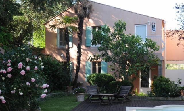 La Petite Maison Villeneuve-lès-Avignon Exterior photo